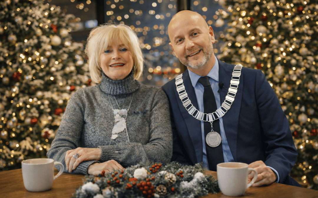 Presentatrice Vivian Boelen en burgemeester Mark Verheijen